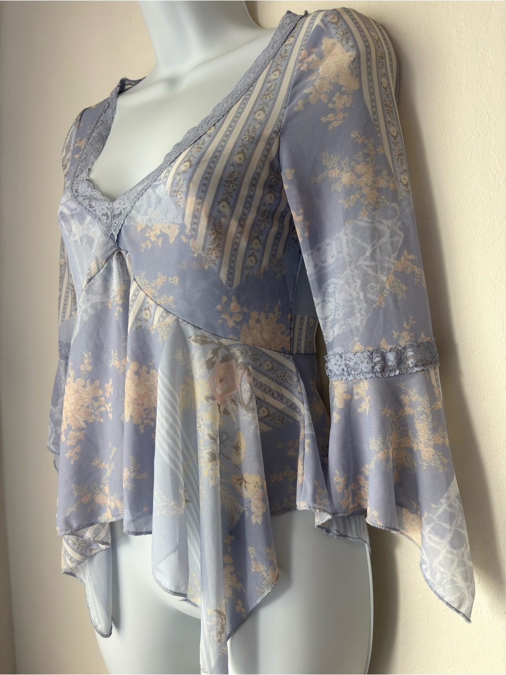 Urban Outfitters Kimchi Blue Sybil Witchy Mesh Top Size Medium NEW Fairy Sheer - Picture 3 of 13